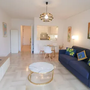 https://apt-saint-jean-cap-ferrat-grand-studio-avec-terrasse.fr-provencehotel.com